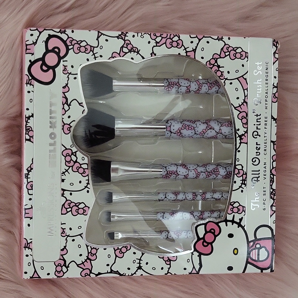 Brand New IMPRESSIONS X HELLO KITTY "ALL OVER PRINT" BRUSH SET